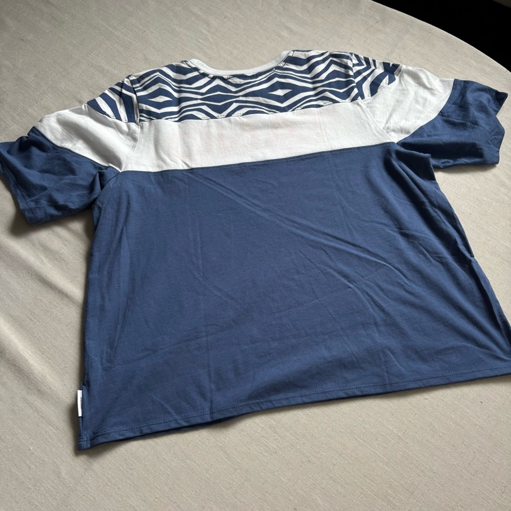NWT Star Wars Her Universe TANO Graphic Tee Women’s XL Blue White - Picture 5 of 7